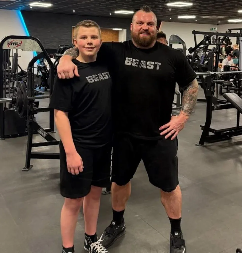 Dünyanın ən güclü adamı: - CANAVAR