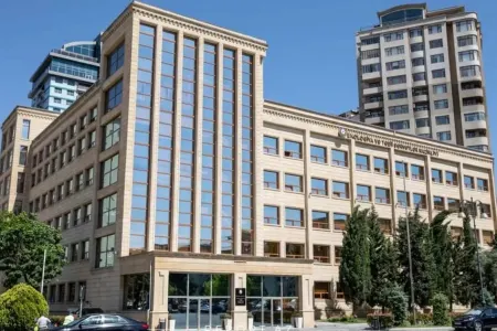 Azərbaycanda nazirlik işçisinə 14 bıçaq zərbəsi vuruldu