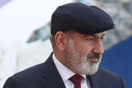 Paşinyana qadın yaylığı hədiyyə edildi