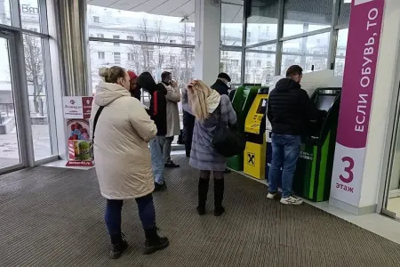 Bank kartlarından nağd pul çıxarma ilə bağlı YENİLİK - Bu ölkədə...