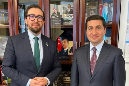 Hikmət Hacıyev NATO nümayəndəsi ilə görüşdü