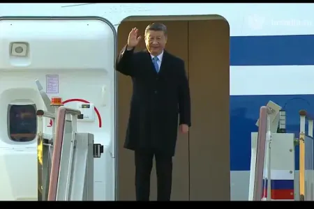 Si Cinpin Moskvada Putinlə görüşdü