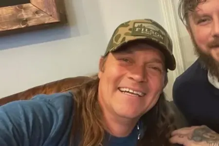 Məşhur müğənni xərçəng olduğunu - AÇIQLADI