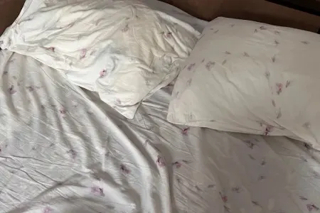 Yataq otağınızda görünməyən zəhər: - Alimlərin araşdırması şok etdi