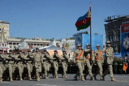 Azərbaycan hərbçiləri paradda keçid etdi- - VİDEO