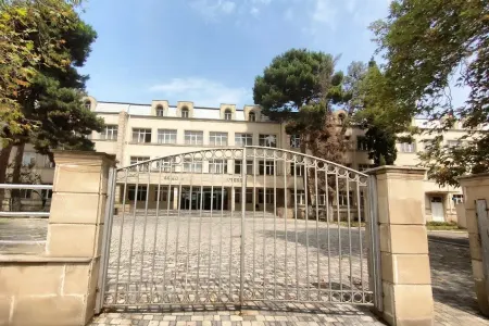 Dostlar arasında dava qanla BİTDİ: - Məktəbin qarşısında DƏHŞƏT