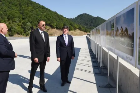 Prezident Ağdamda açılışda iştirak edib