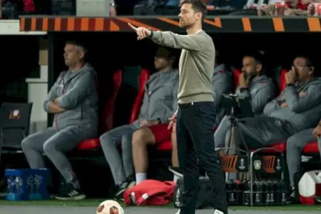 Xabi Alonso komandası ilə vidalaşdı