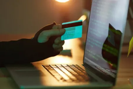 Bank kartlarından 13 mindən çox pul oğurlandı