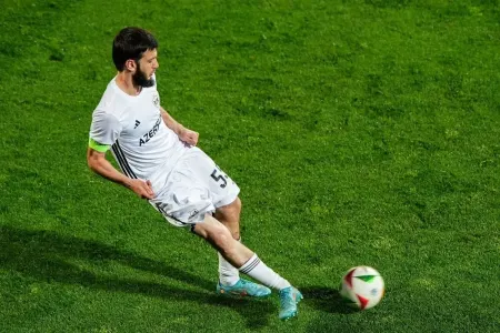 "Qarabağ"ın müdafiəçisi tarixə düşdü
