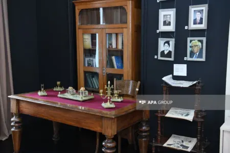 Körpəsini quyuya atmaq istəyən, - əsərlərini yandıran yazıçı