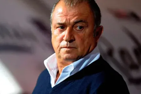 Fatih Terim evinə bayraq asdı, - gündəm oldu - FOTO