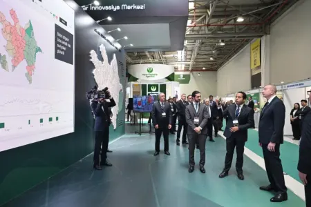 İlham Əliyev "InterFood Azerbaijan" və "Caspian Agro" sərgiləri ilə tanış oldu