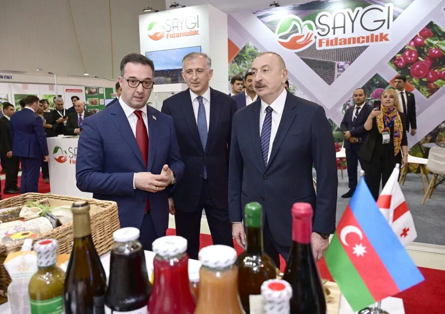 Prezidentin həmin sərgidən - FOTOLARI