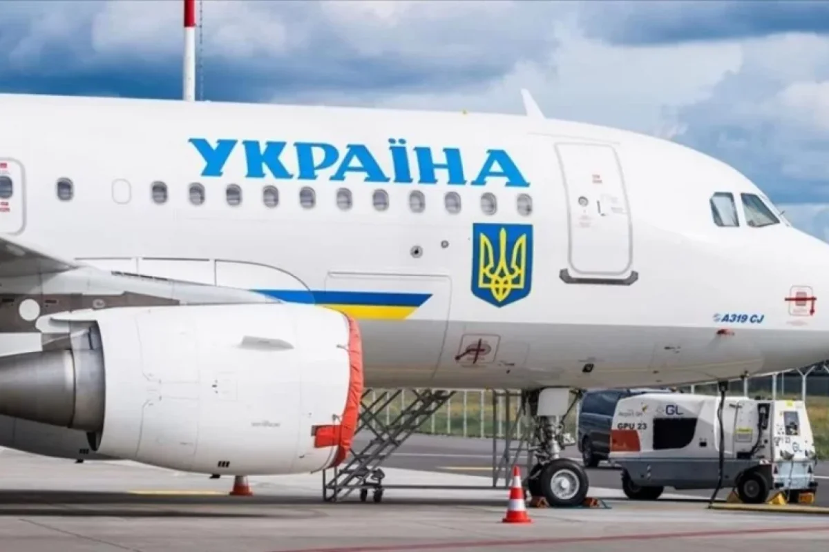 Zelenskinin təyyarəsi Ankarada eniş etdi