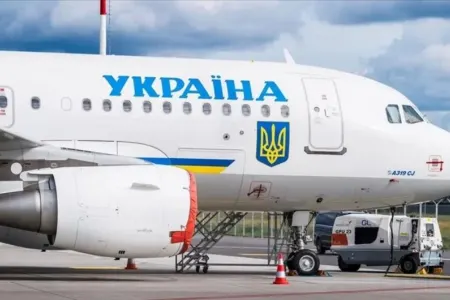 Zelenskinin təyyarəsi Ankarada eniş etdi