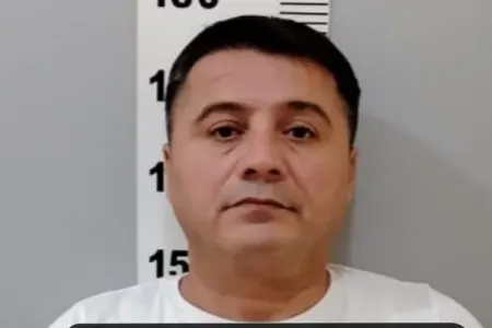 Polis “xüsusi hallar üzrə vəzifəli şəxs”i saxladı - FOTO