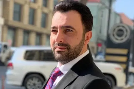 Tanınmış aparıcı BOĞAZA YIĞILDI: - “Bəsdirin, yalan danışdınız”