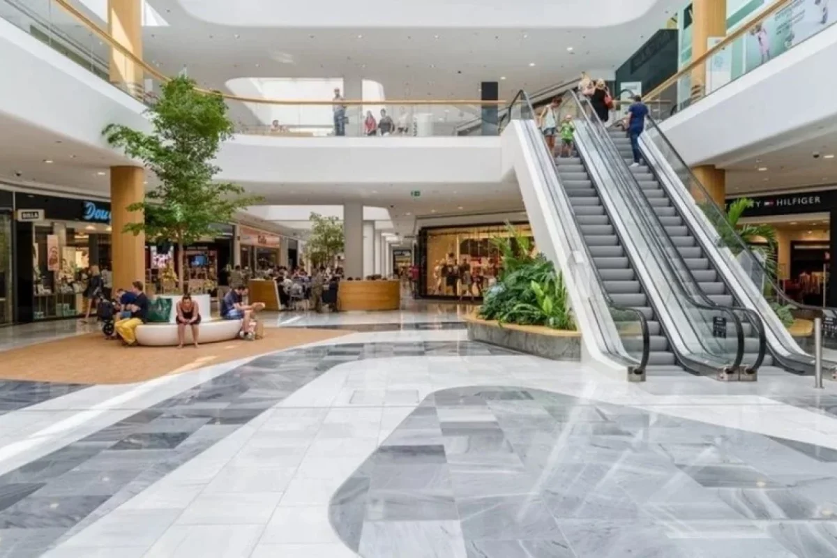 "Diqlas"ın yerində ticarət mərkəzi tikiləcək - RƏSMİ