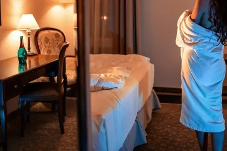 Bakıda şirkət işçisi keçmiş arvadını hotelə aparıb - GÜLLƏLƏDI