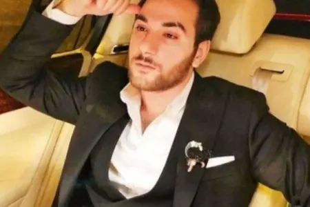 Bu müğənninin atası məşhur iş adamı imiş