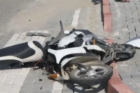 Bakıda "Prius" mopedlə toqquşdu - Ölən var