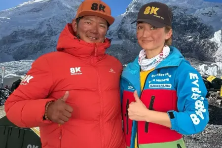 Azərbaycanlı qadın “Everest”i fəth etdi