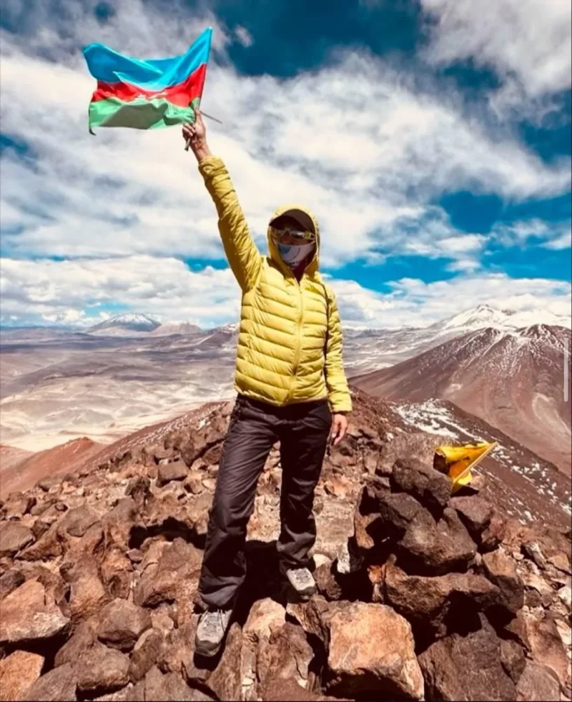 Azərbaycanlı qadın “Everest”i fəth etdi