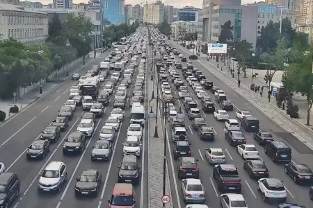 Bakıda tıxac olan - YOLLAR