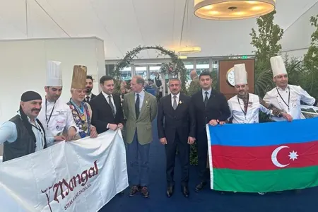 Kral ailəsinə bu yeməklərimiz verildi - VİDEO