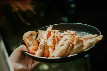 Ailəsinin qisasını aldı: 40 qulduru piroqla zəhərlədi