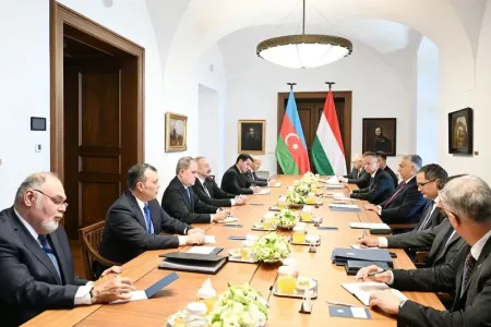 İlham Əliyevin Viktor Orban ilə geniş tərkibdə görüşü olub - YENİLƏNDİ