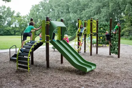 DƏHŞƏT: Maskalı şəxslər uşaq parkını qana boyadı