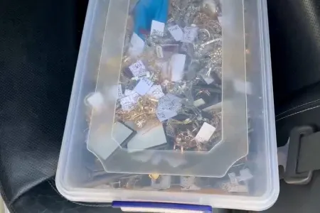 Film kimi OĞURLUQ: - 10 kiloqram qızılı...