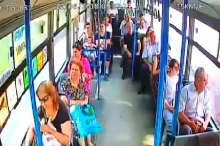 Avtobusun şüşəsini sındıran şəxs saxlanıldı