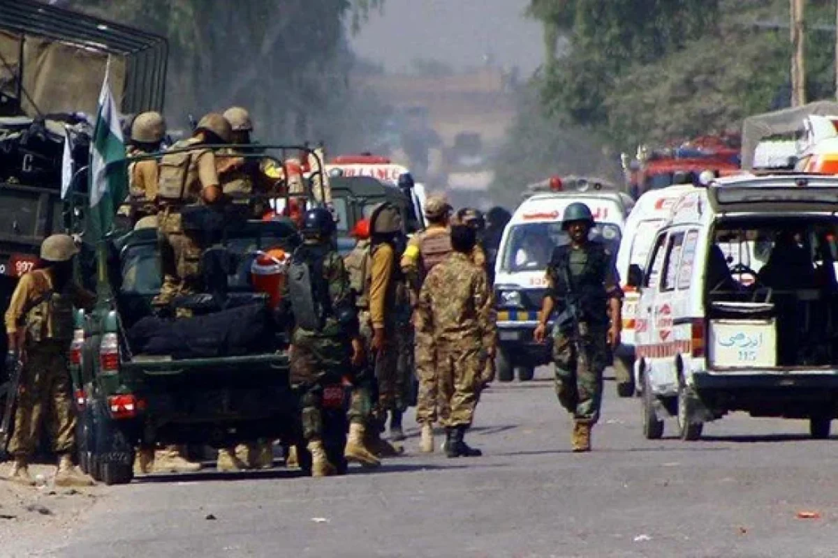 Qardaş ölkədə məktəb avtobusu vuruldu: - Ölənlər var