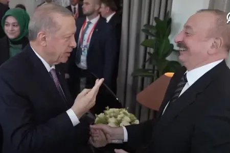 İlham Əliyevlə Ərdoğanın səmimi görüşü - VİDEO