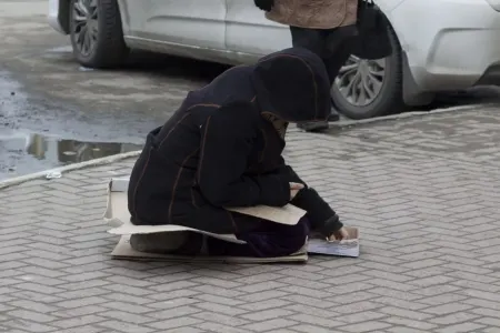 Bakıda dilənçinin 1 günlük qazancı şoka saldı - VİDEO