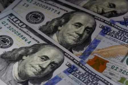 Əhali kütləvi şəkildə dollar almağa başladı: - Nə baş verir?