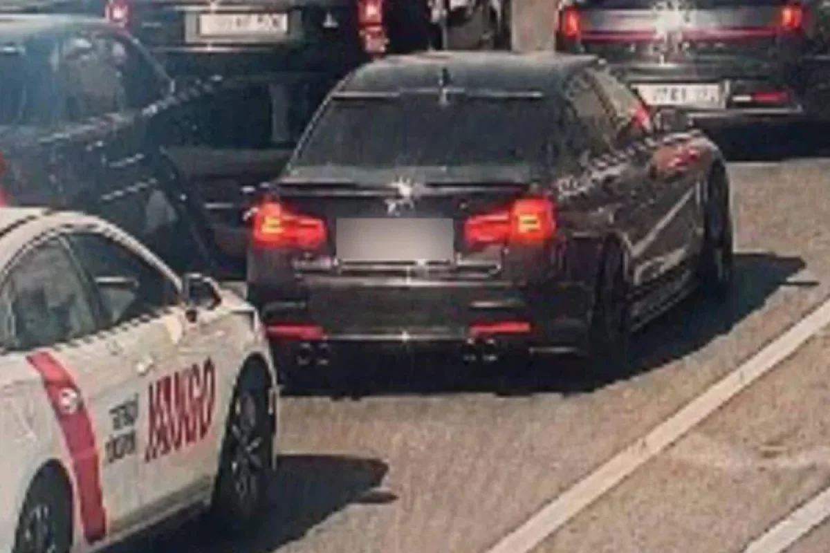 Tıxacda qalan maşına dayanma-durma cəriməsi yazıldı