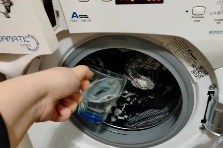 Hər yumada 1 stəkan tökün: - Paltarlar tər-təmiz olacaq