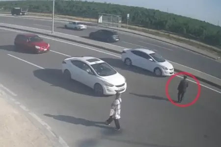 Bakıda yaşlı kişi qəzaya səbəb oldu - VİDEO