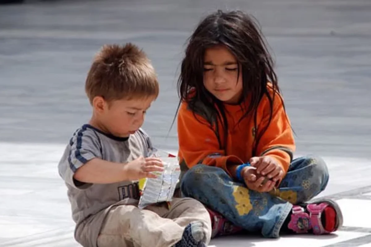 Dilənən uşaqlara pul verməyin!