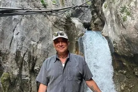 20 yaşlı qız tanınmış aktyoru evində öldürdü - YENİLƏNİB