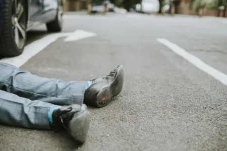 Zaqatalada yolu keçən kişini maşın vurdu