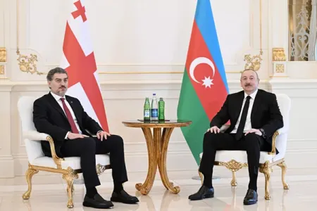 Prezident Kavelaşvilini təbrik etdi