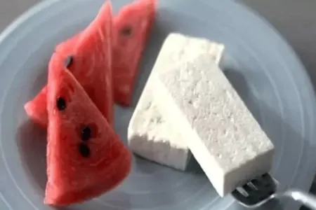 Qarpız və pendiri birlikdə yeyin - Faydaları...