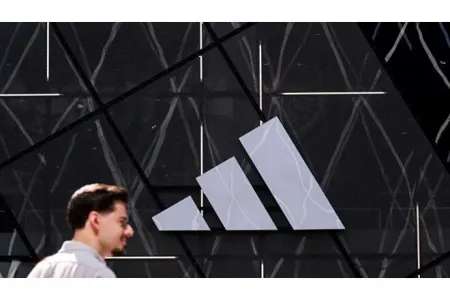 Adidas-a kiberhücum: - Məlumatlar oğurlandı