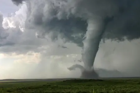 Tornado yaşayış məntəqələrini - VURDU