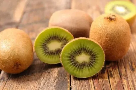 Kivini qabığı ilə yemək olarmı? - maraqlı fakt